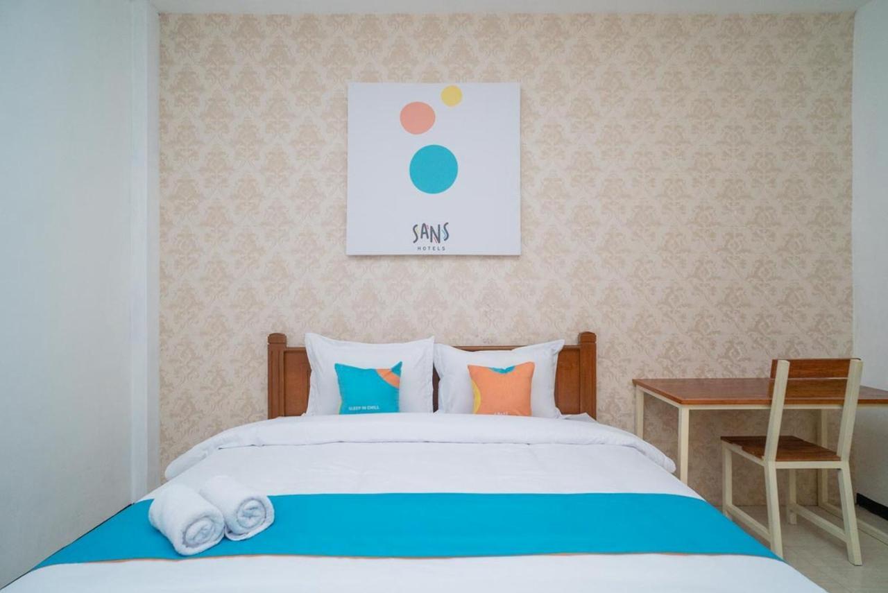 Sans Hotel Queen Batu Sumber Brantas Экстерьер фото