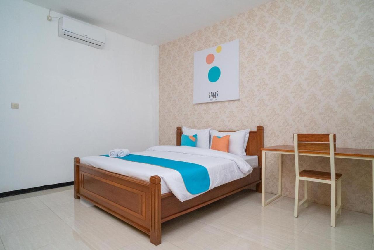 Sans Hotel Queen Batu Sumber Brantas Экстерьер фото