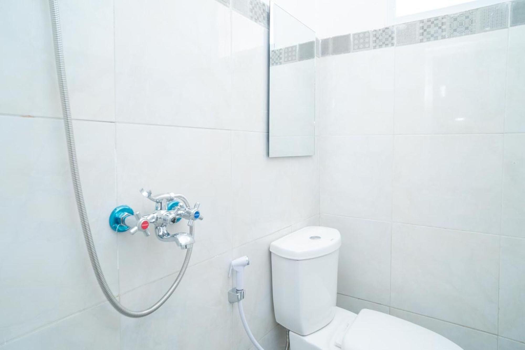 Sans Hotel Queen Batu Sumber Brantas Номер фото